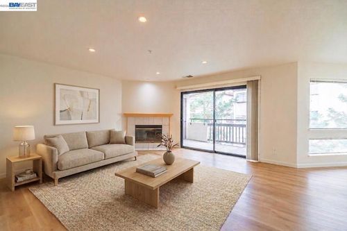 318a-21103 Gary, Castro Valley, CA, 94546 | Card Image