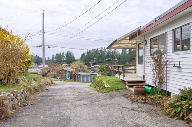 13185 Sexw'amin Street, House other with 2 bedrooms, 1 bathrooms and 4 parking in Sechelt BC | Image 6