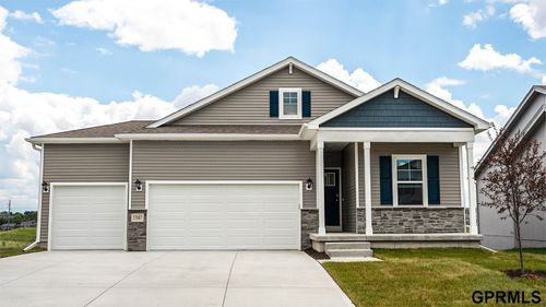8214 N 175th St, Bennington, NE, 68007-1983 | Card Image