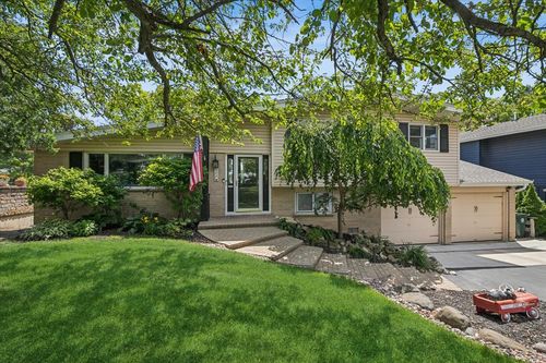 585 Killarney Pass Cir, Mundelein, IL, 60060-1260 | Card Image
