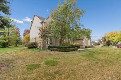 47691 Royal Pointe Dr, Canton, MI, 48187-5464 | Card Image