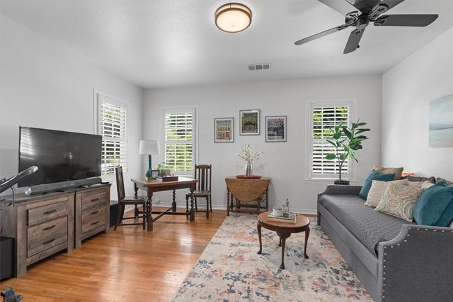 1922 W Lake Dr, House other with 3 bedrooms, 2 bathrooms and 6 parking in Taylor TX | Image 12