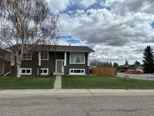 194 9 A Street W, Home with 4 bedrooms, 2 bathrooms and 5 parking in Cardston AB | Card Image