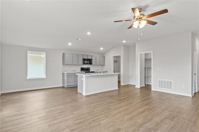 37887 W 207 Th Ter, House other with 3 bedrooms, 2 bathrooms and null parking in Edgerton KS | Image 5