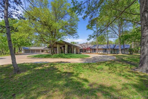 3215 E 65th St, Tulsa, OK, 74136-1226 | Card Image