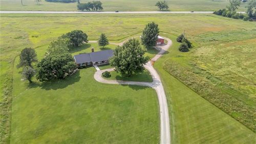 28210 Hedge Ln, Paola, KS, 66071-5443 | Card Image