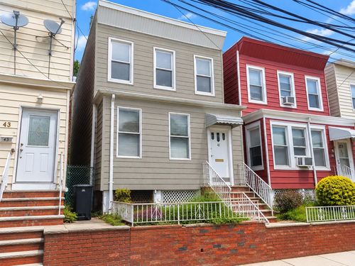 41 W 11th St, Bayonne, NJ, 07002-2507 | Card Image