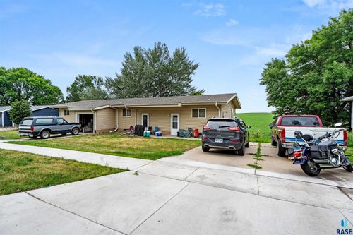 1008 4th St Street, Garretson, SD, 57030 | Card Image