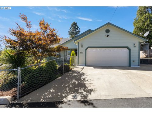 530 Tanglewood St, Sutherlin, OR, 97479-9457 | Card Image
