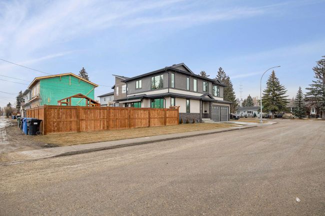5103 18 Avenue Nw, Home with 5 bedrooms, 3 bathrooms and 4 parking in Calgary AB | Image 3