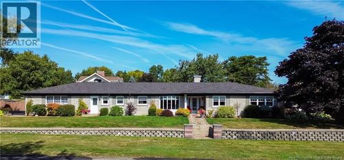 249 Vautour St, Dalhousie, NB, E8C2R3 | Card Image