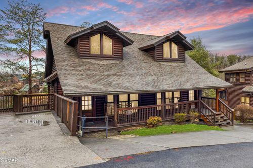 739 Golf View Blvd, Pigeon Forge, TN, 37863-4121 | Card Image