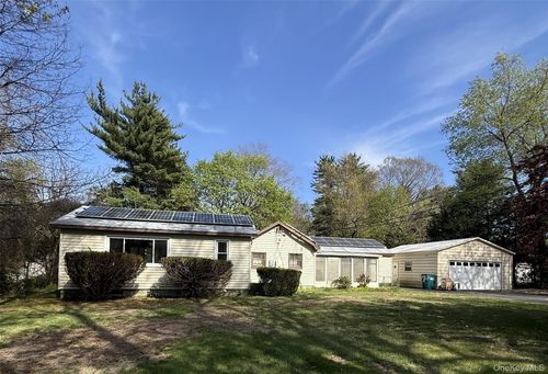 15 Hamilton Rd, East Fishkill, NY, 12533-5202 | Card Image