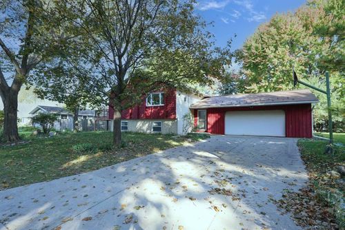 333 Parkwood Drive, NEENAH, WI, 54956 | Card Image
