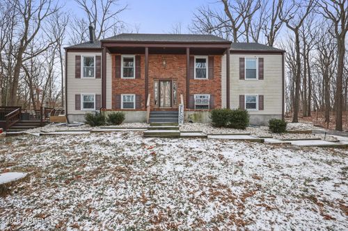 104 Valley Dr, MILLSTONE TOWNSHIP, NJ, 08535-8152 | Card Image