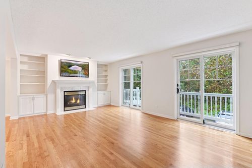 204 Central Ave S, Wayzata, MN, 55391-1818 | Card Image