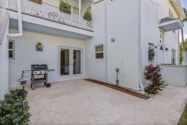 1010 - 311 Cocoanut Row, Condo with 3 bedrooms, 2 bathrooms and null parking in Palm Beach FL | Image 23