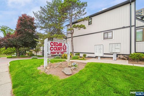 1437 John St, Fort Lee, NJ, 07024-2566 | Card Image