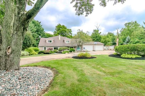 9929 Chillicothe Rd, Kirtland, OH, 44094-9733 | Card Image