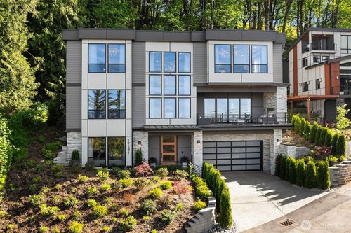 17281 Se 43rd St, Bellevue, WA, 98006-8905 | Card Image
