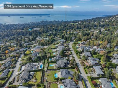 1002 Eyremount Dr, House other with 5 bedrooms, 2 bathrooms and 6 parking in West Vancouver BC | Image 3