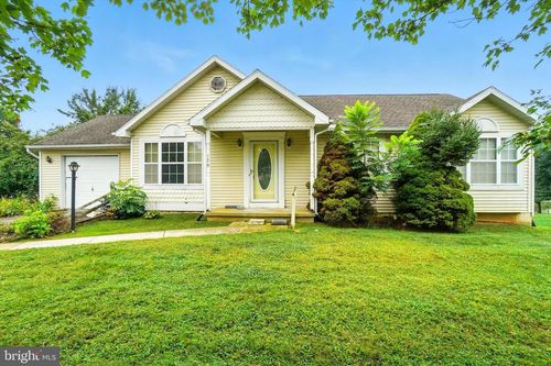 120 Charles Ave, STEWARTSTOWN, PA, 17363-4056 | Card Image