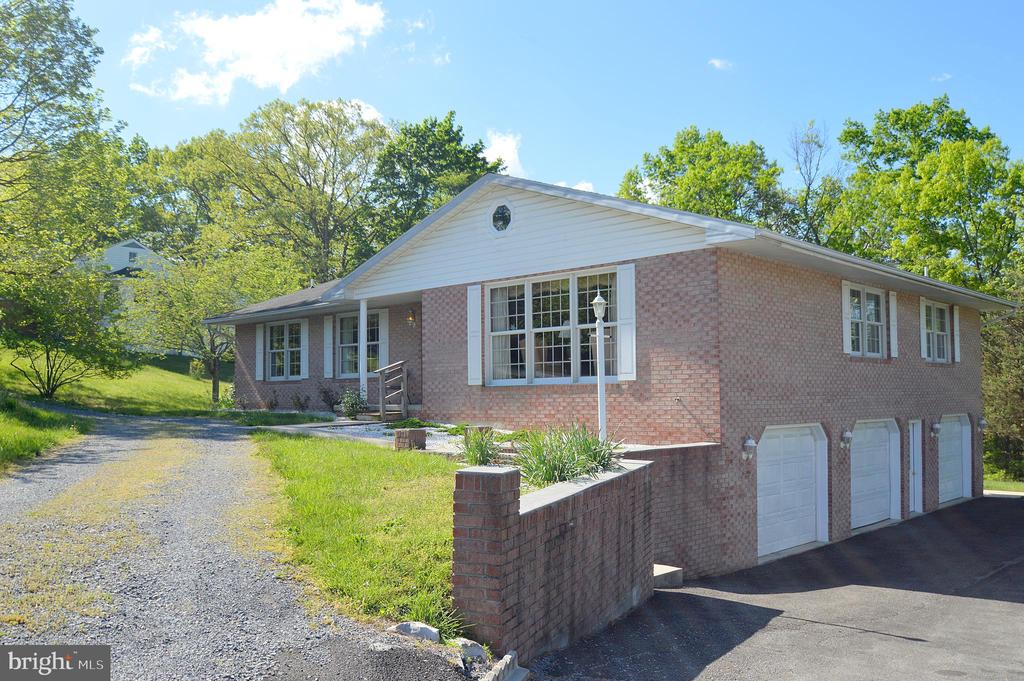 Merrywoods Dr, Berkeley Springs, WV 25411