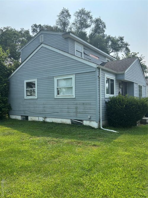 11320 Artesian Street, Detroit, MI, 48228 | Card Image