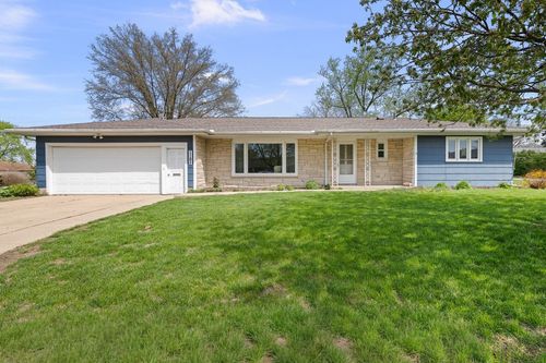 1104 3rd St, De Witt, IA, 52742-1812 | Card Image