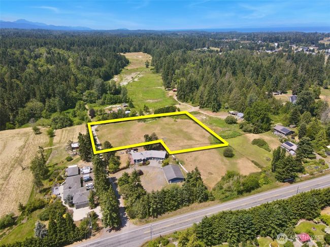 Overhead view with approximate boundaries in yellow. | Image 18