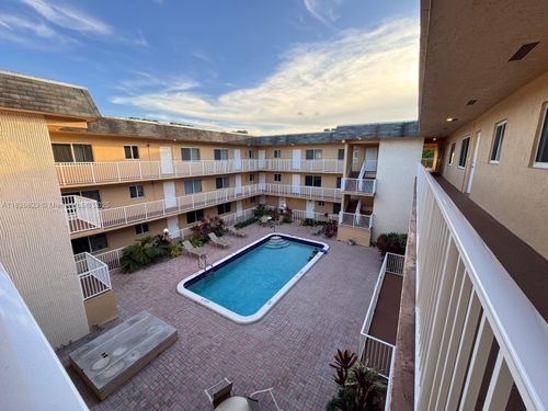 apt-304-7910 Taft St, Pembroke Pines, FL, 33024-5175 | Card Image