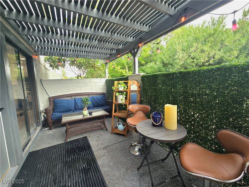 unit-b-925 Willow Tree Dr, Las Vegas, NV, 89128-3362 | Card Image