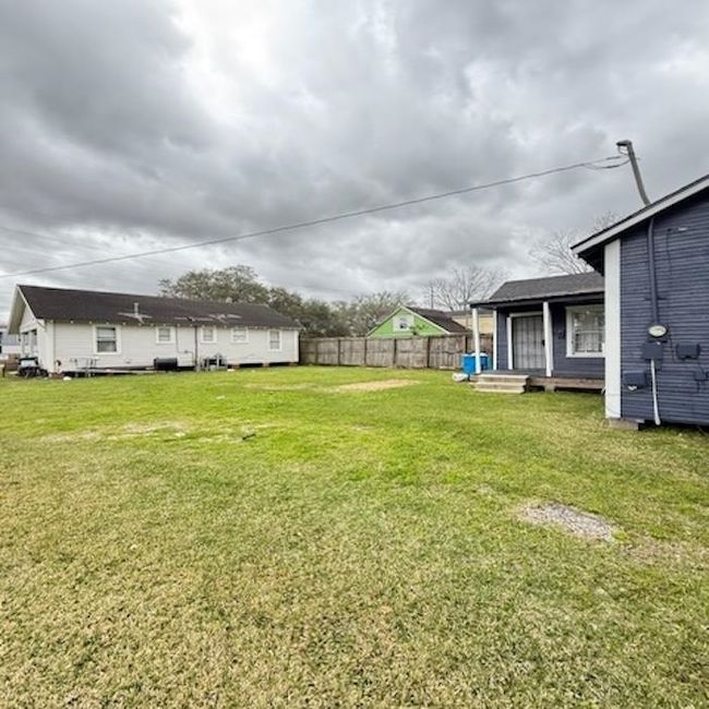 627 - 625 E Pipkin St, House other with 2 bedrooms, 1 bathrooms and null parking in Beaumont TX | Image 17