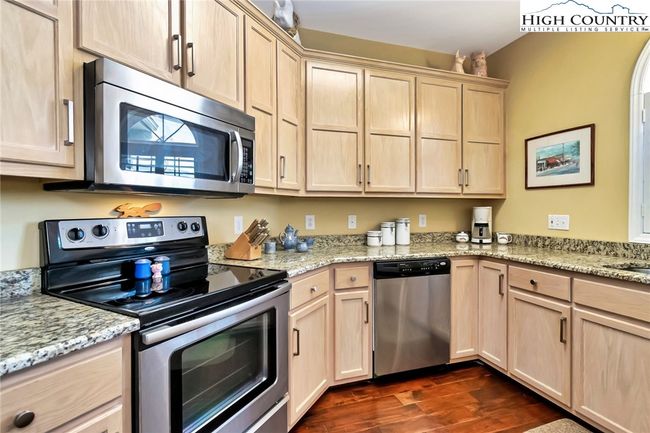304 - 150 Prudden Ln, Condo with 2 bedrooms, 2 bathrooms and null parking in Blowing Rock NC | Image 6