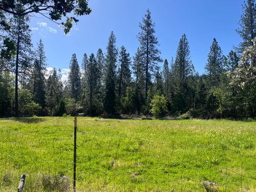 8692 Daken Cir, Brownsville, CA, 95919-9607 | Card Image