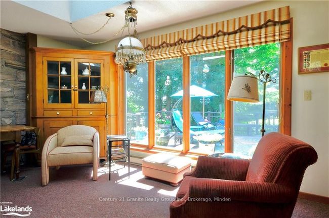 9717 Highway 118, House other with 2 bedrooms, 2 bathrooms and 8 parking in Algonquin Highlands ON | Image 5
