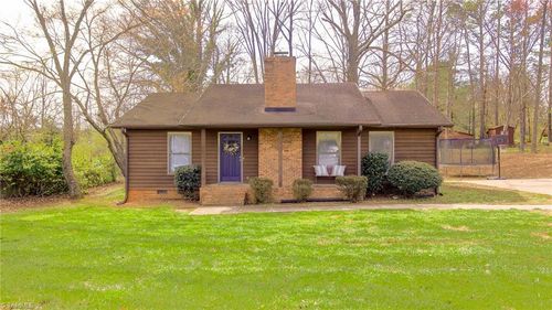 303 Island Dr, Madison, NC, 27025-8415 | Card Image