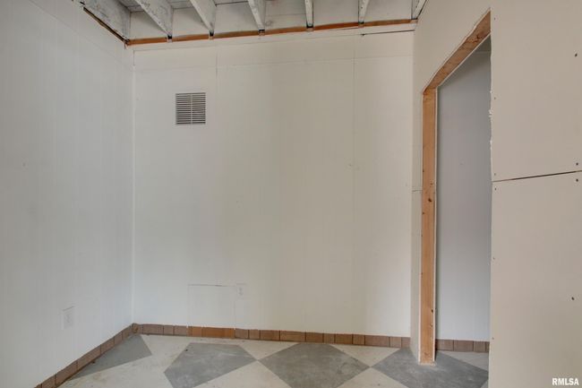 101 W Washington St, Home with 0 bedrooms, 0 bathrooms and null parking in Pittsfield IL | Image 7