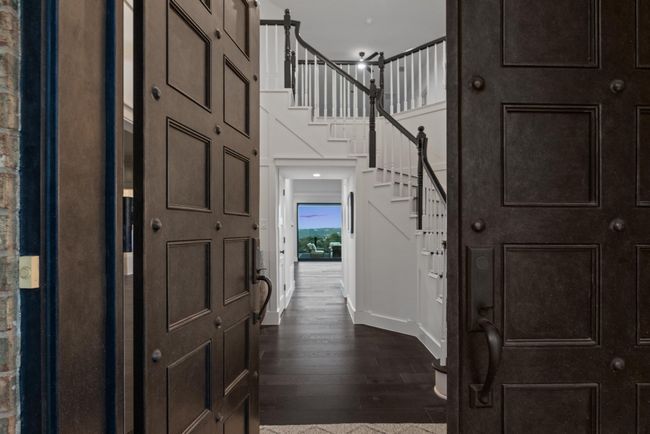 Entry looks directly out to amazing view | Image 4