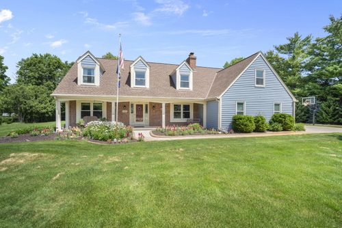 149 Hickory Dr, Delafield, WI, 53018-1352 | Card Image