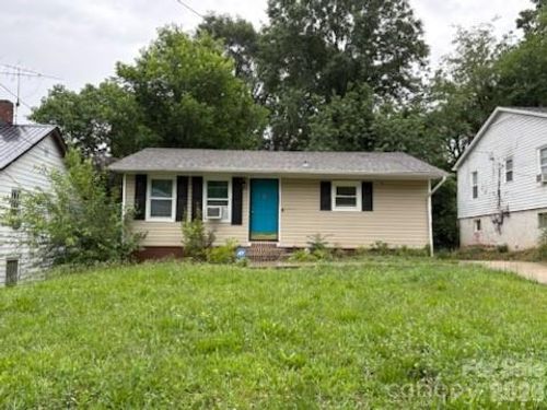 38 8th Avenue Dr Se, Hickory, NC, 28602-3517 | Card Image