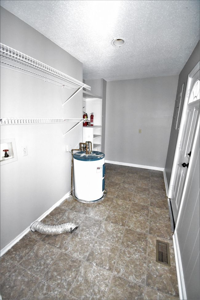 26 Hayes St, House other with 3 bedrooms, 1 bathrooms and 3 parking in Clarksville TN | Image 5
