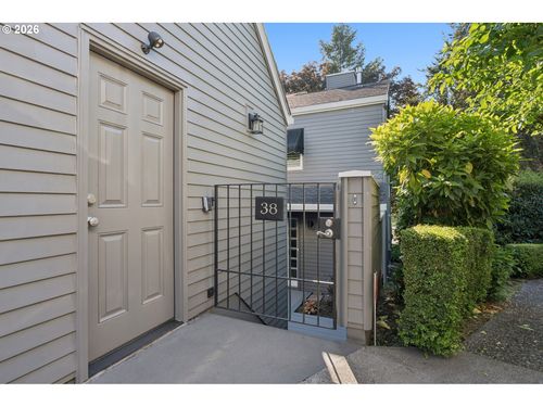 38 Greenridge Ct, Lake Oswego, OR, 97035-1429 | Card Image