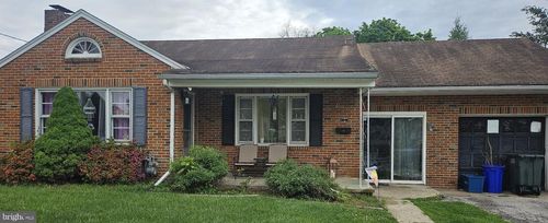 15 N Queen St, Dover, PA, 17315-1213 | Card Image