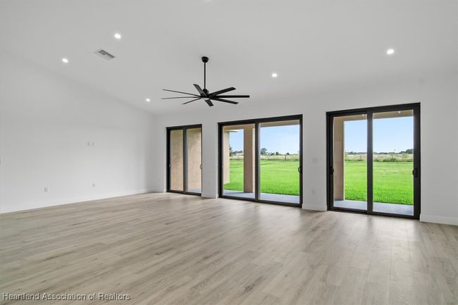 733 Sunset Pointe Dr, House other with 4 bedrooms, 2 bathrooms and null parking in Lake Placid FL | Image 4