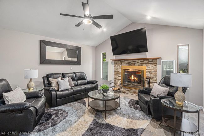 Family Room | Image 9