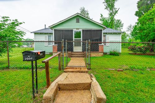 9839 Walnut St, Soddy-Daisy, TN, 37379-4925 | Card Image