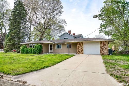 203 E Evergreen St, Elmwood, IL, 61529-9627 | Card Image