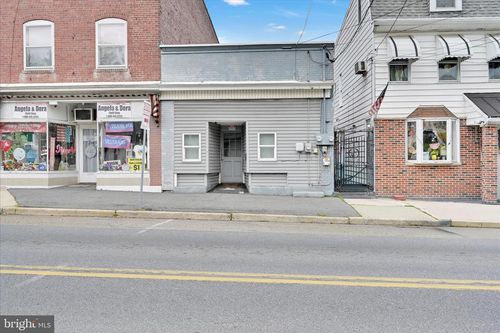 1588 W Market St, POTTSVILLE, PA, 17901-2210 | Card Image
