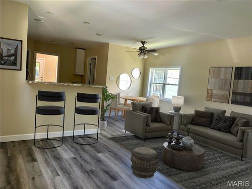 7638 Weaver Ave, Maplewood, MO, 63143-1212 | Card Image